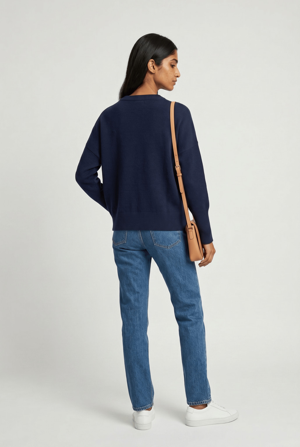 granatowy sweter oversize