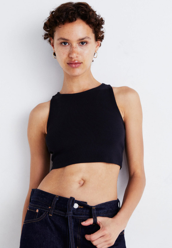 PRĄŻKOWANY CROP TOP