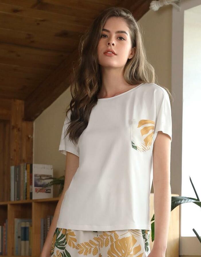 biały t-shirt piżama