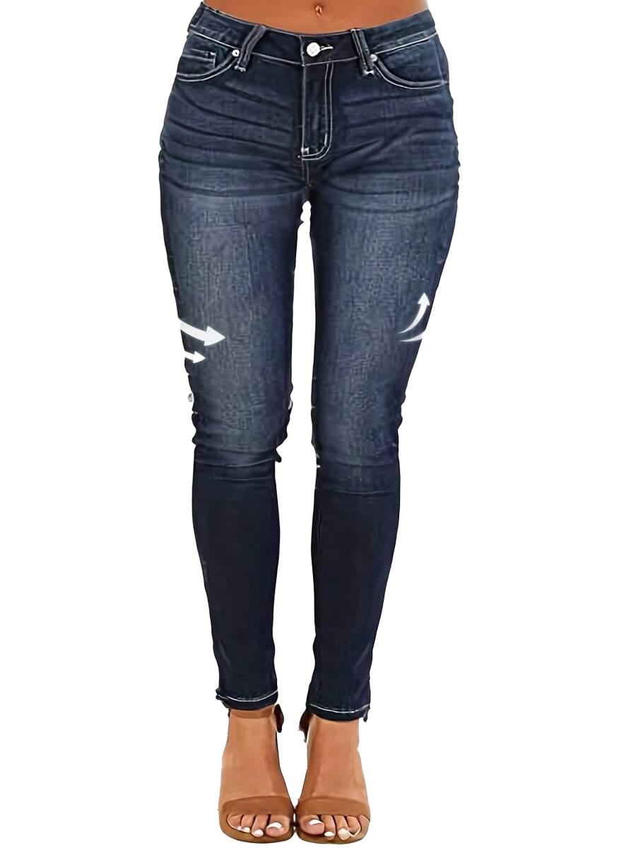 niebieskie spodnie rurki jeans
