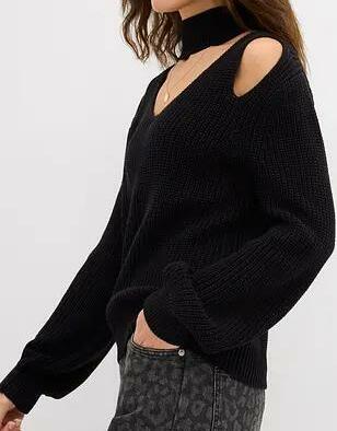 sweter z wycięciami