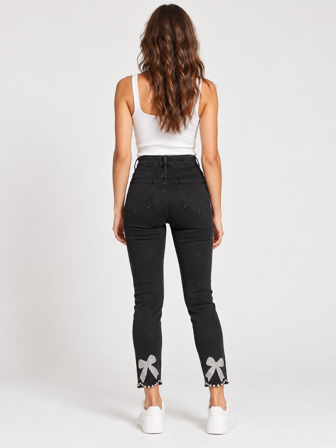 czarne spodnie jeans rurki zdobienia
