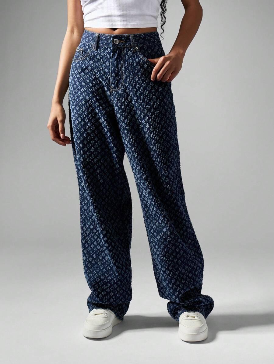 granatowe spodnie jeans