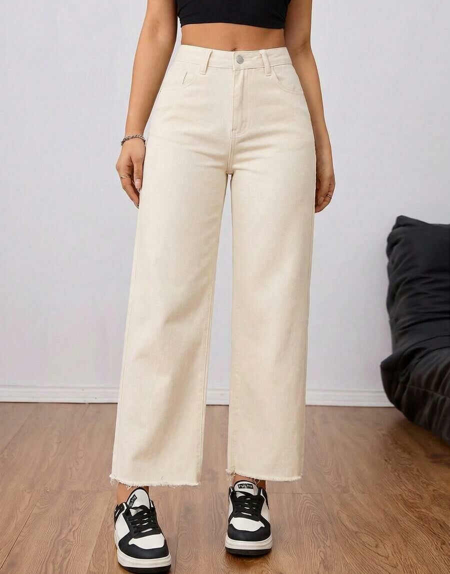 beżowe spodnie jeans