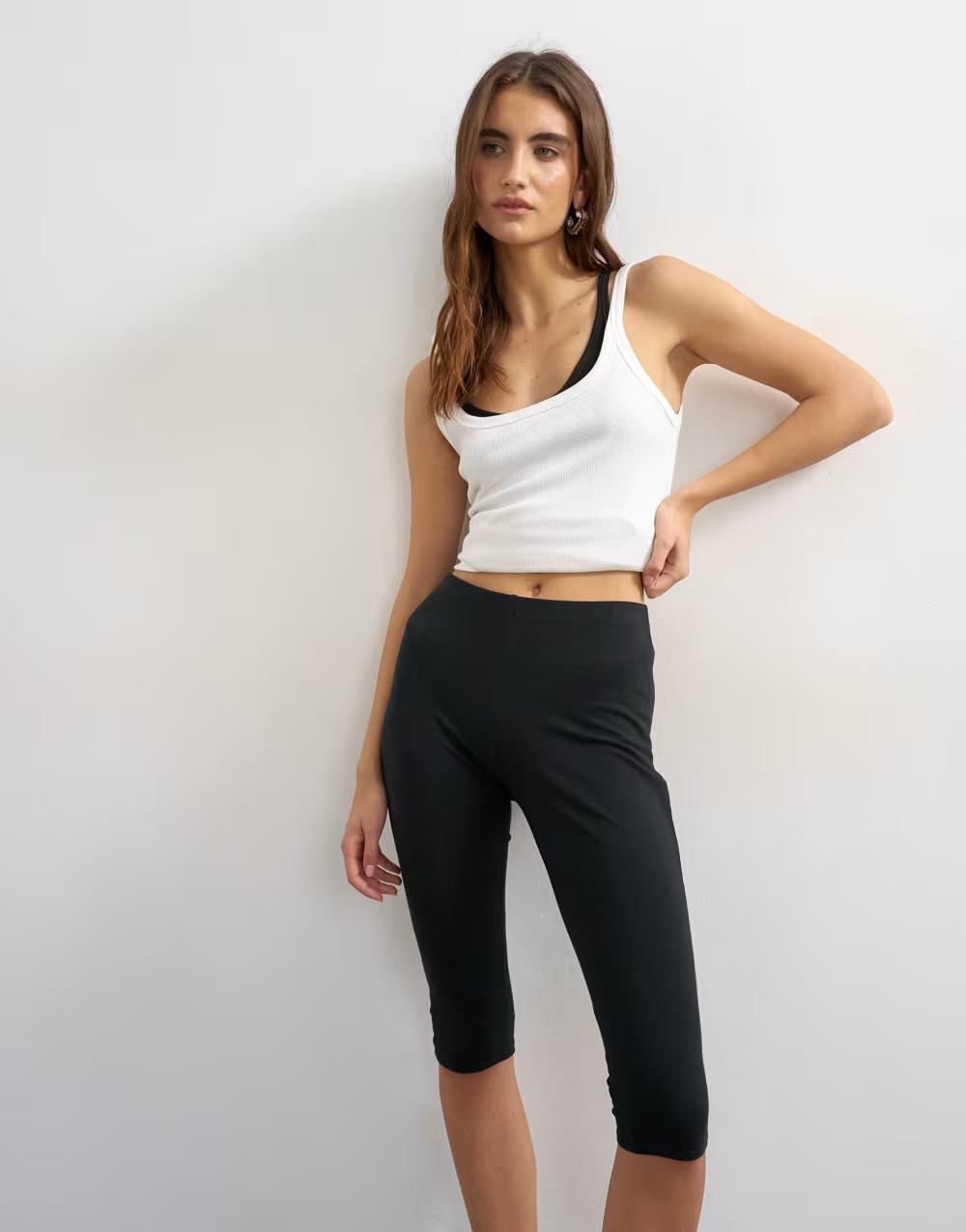 CZARNE LEGGINSY PRZED KOLANO