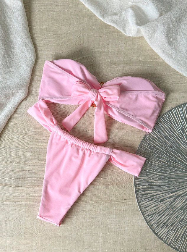 różowa góra od bikini zdobienie