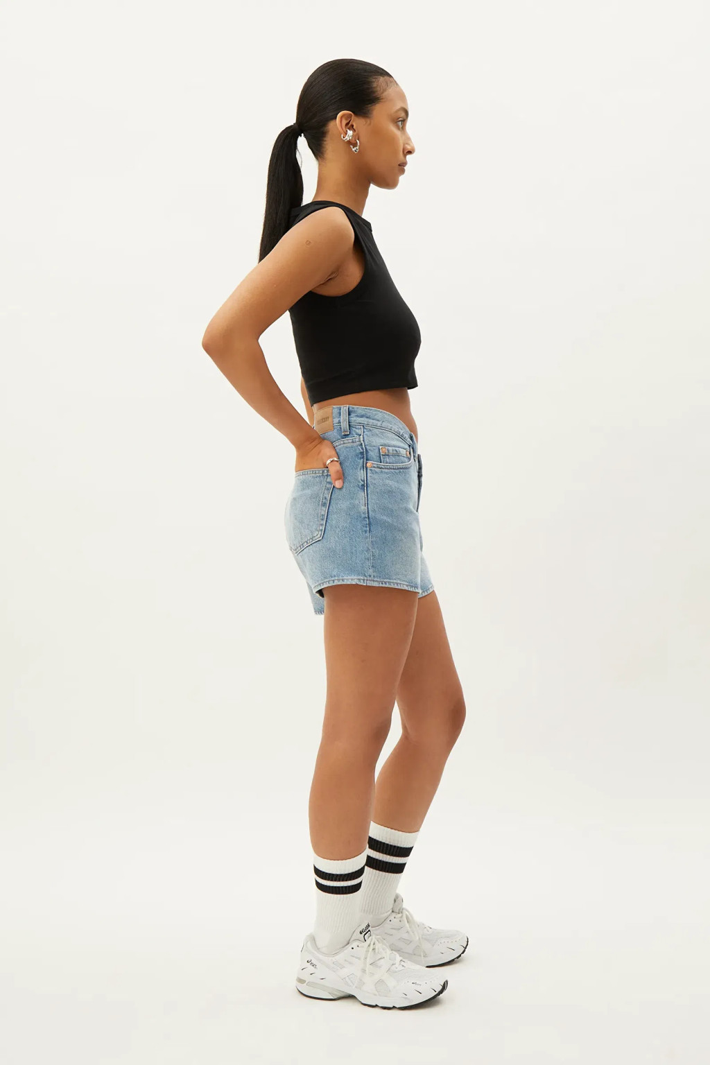 KRÓTKIE SPODENKI JEANS ASYMETRIA