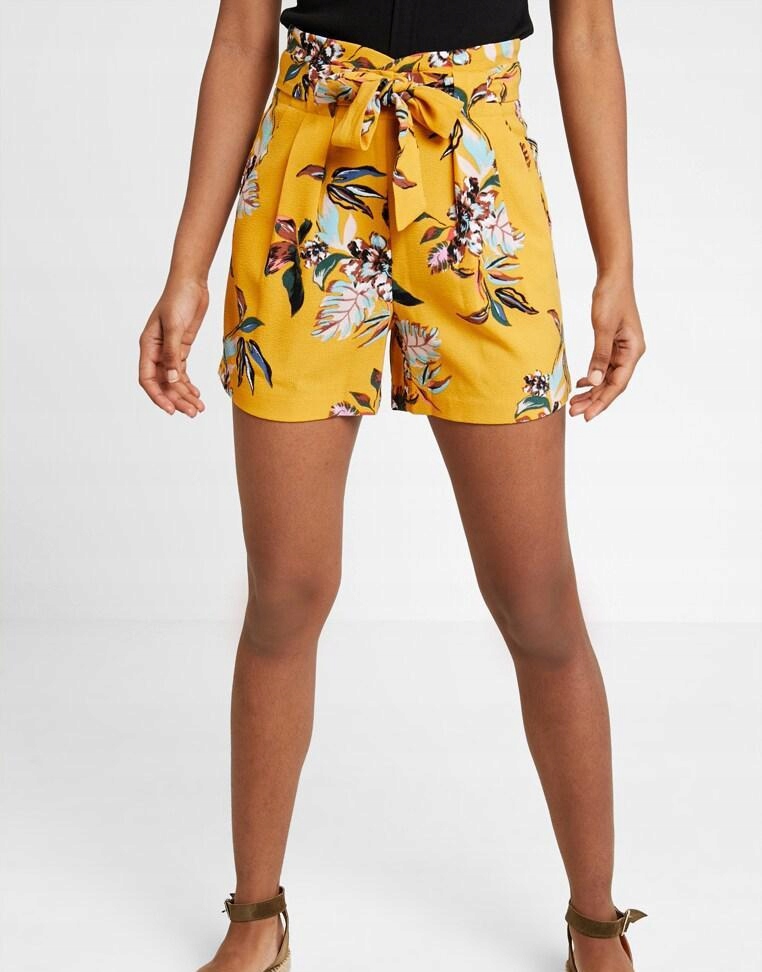 spodenki w kwiaty casual
