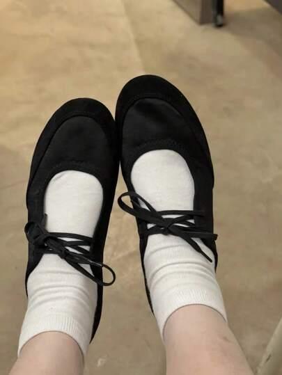 czarne buty sportowe