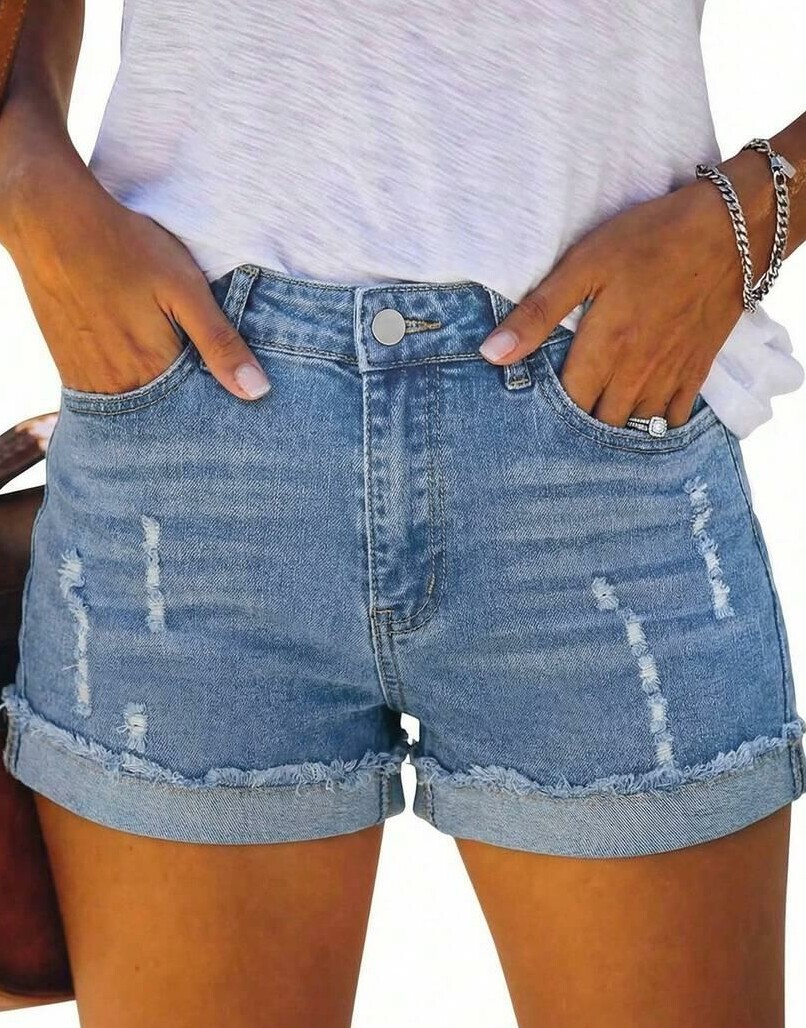 niebieskie spodenki jeans przetarcia
