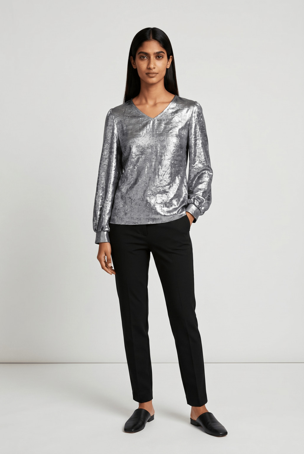 srebrna bluzka v neck