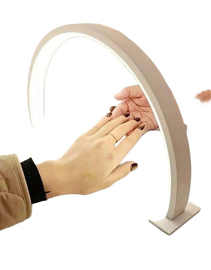 biała lampa półkole 