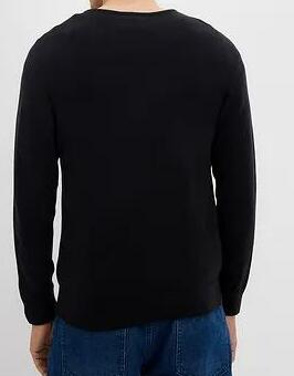 SWETER Z DEKOLTEM W SEREK