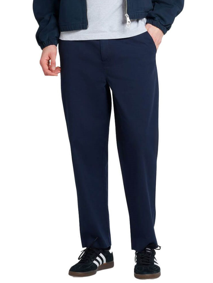 granatowe spodnie chino