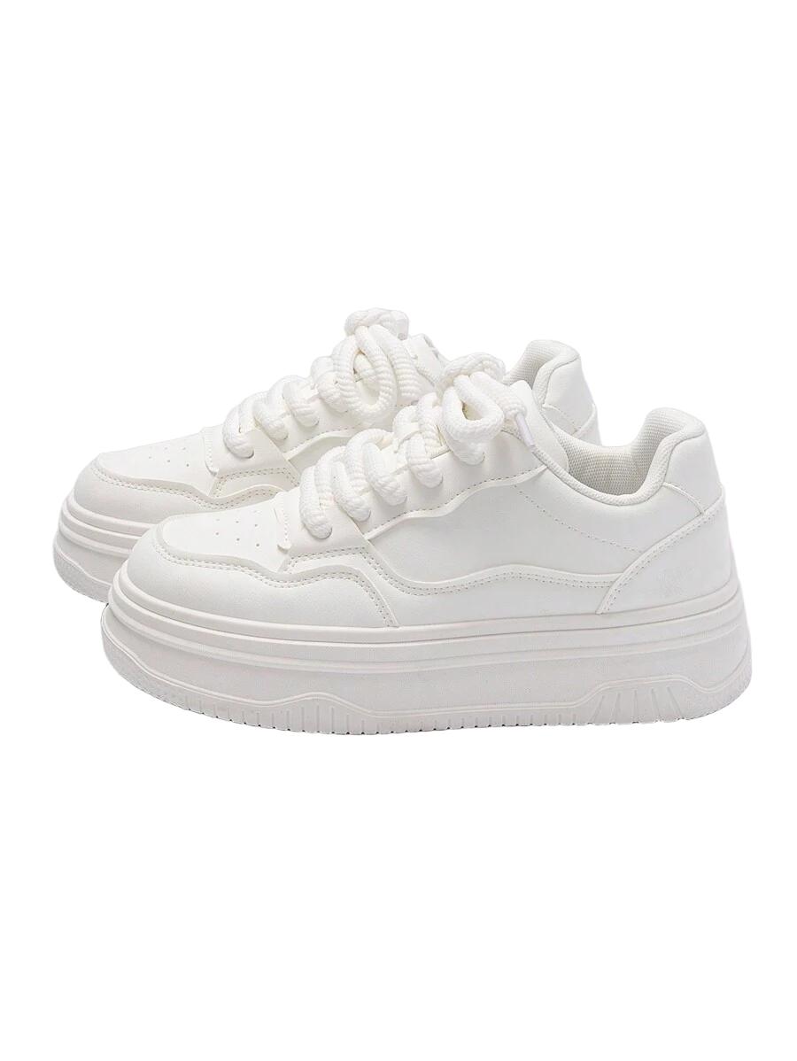białe sznurowane buty sportowe