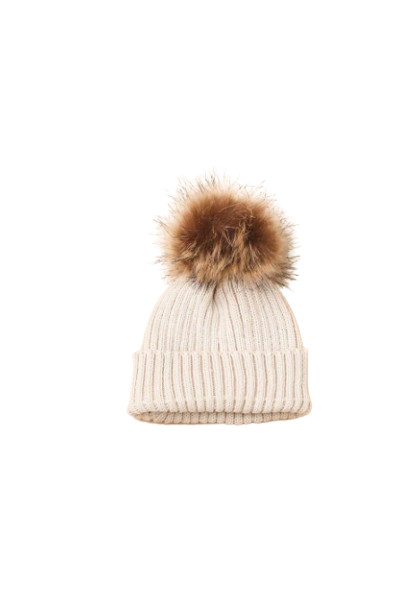 beżowa czapka pompon
