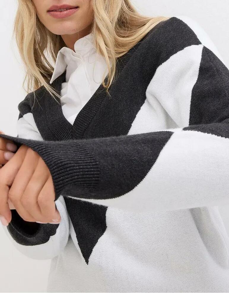 SWETER W ROMBY