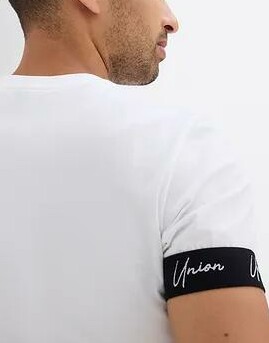 T-SHIRT Z KRÓTKIM RĘKAWEM