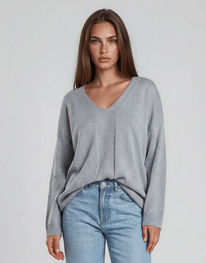 szary sweter oversize v neck