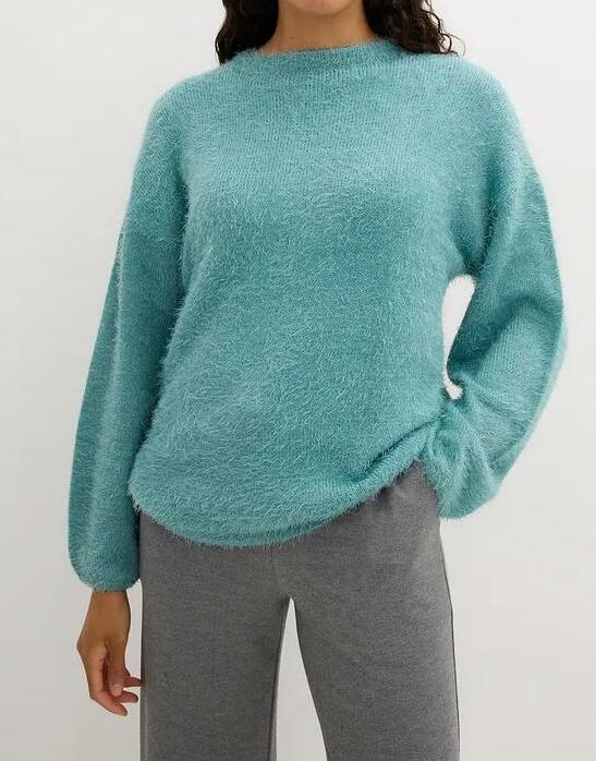 SWETER Z DZIANINY Z PIÓRKOWEJ PRZĘDZY