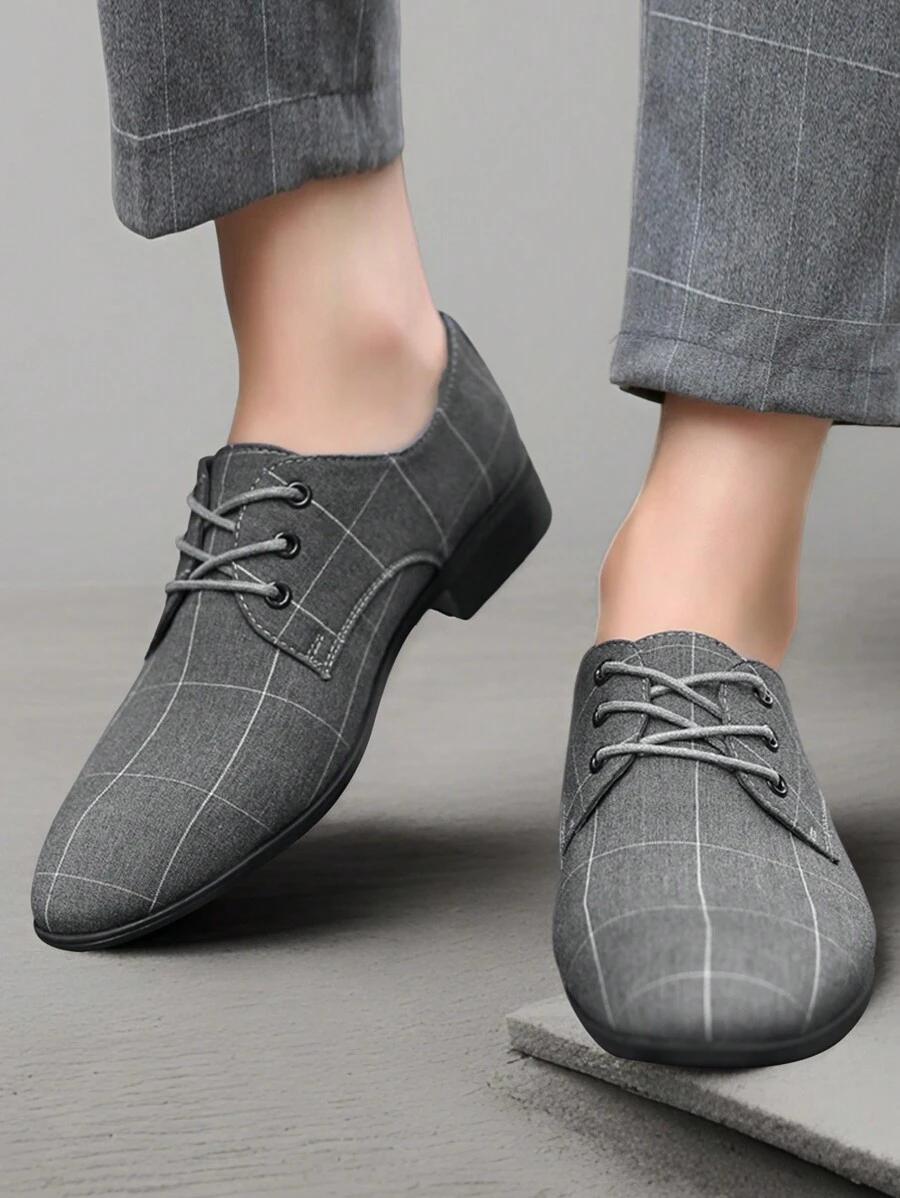 szare sznurowane buty