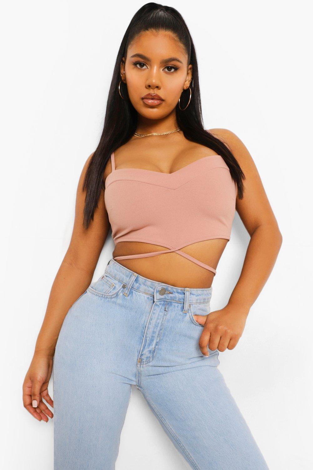 różowy crop top na ramiączkach