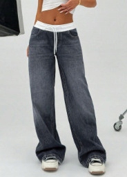 niebieskie spodnie jeans