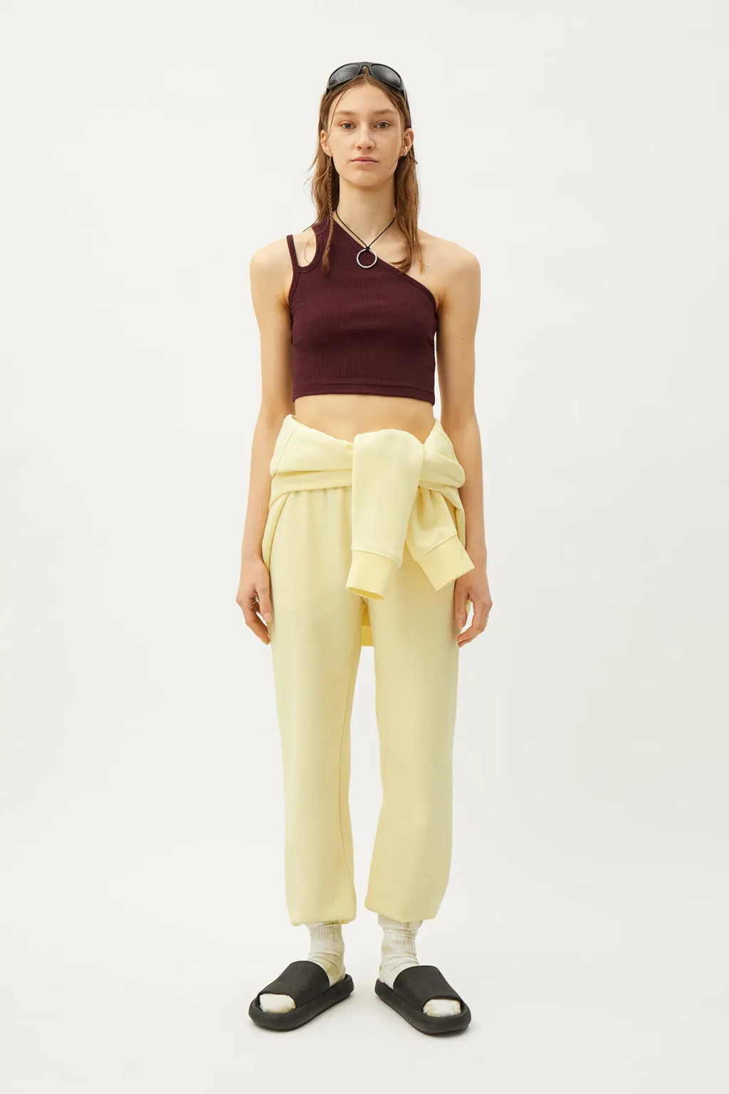 CROP TOP PRĄŻKI WYCIĘCIE