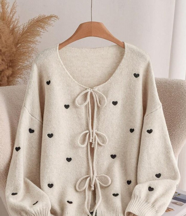 DZIANINOWY SWETER WZÓR SERCA
