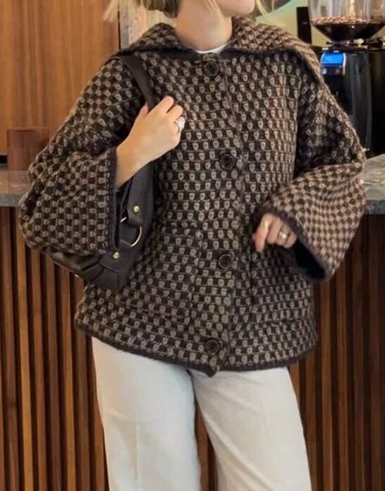 SWETER GUZIKI KIESZENIE