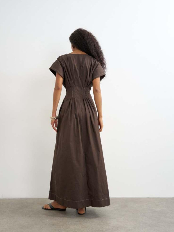 brązowa maxi sukienka kontrastowe szwy v-neck