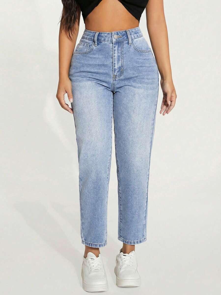 niebieskie spodnie mom jeans