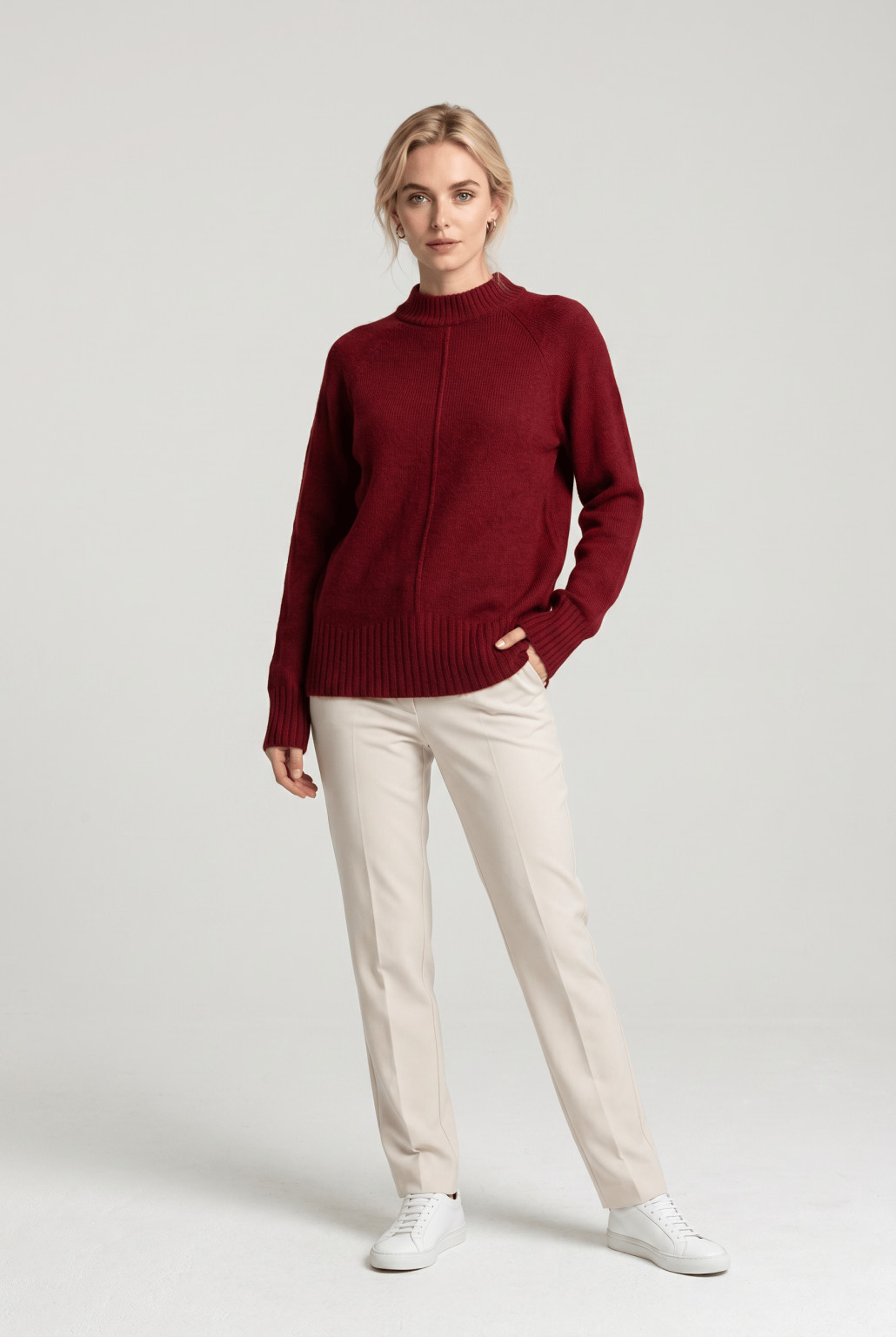 bordowy sweter oversize
