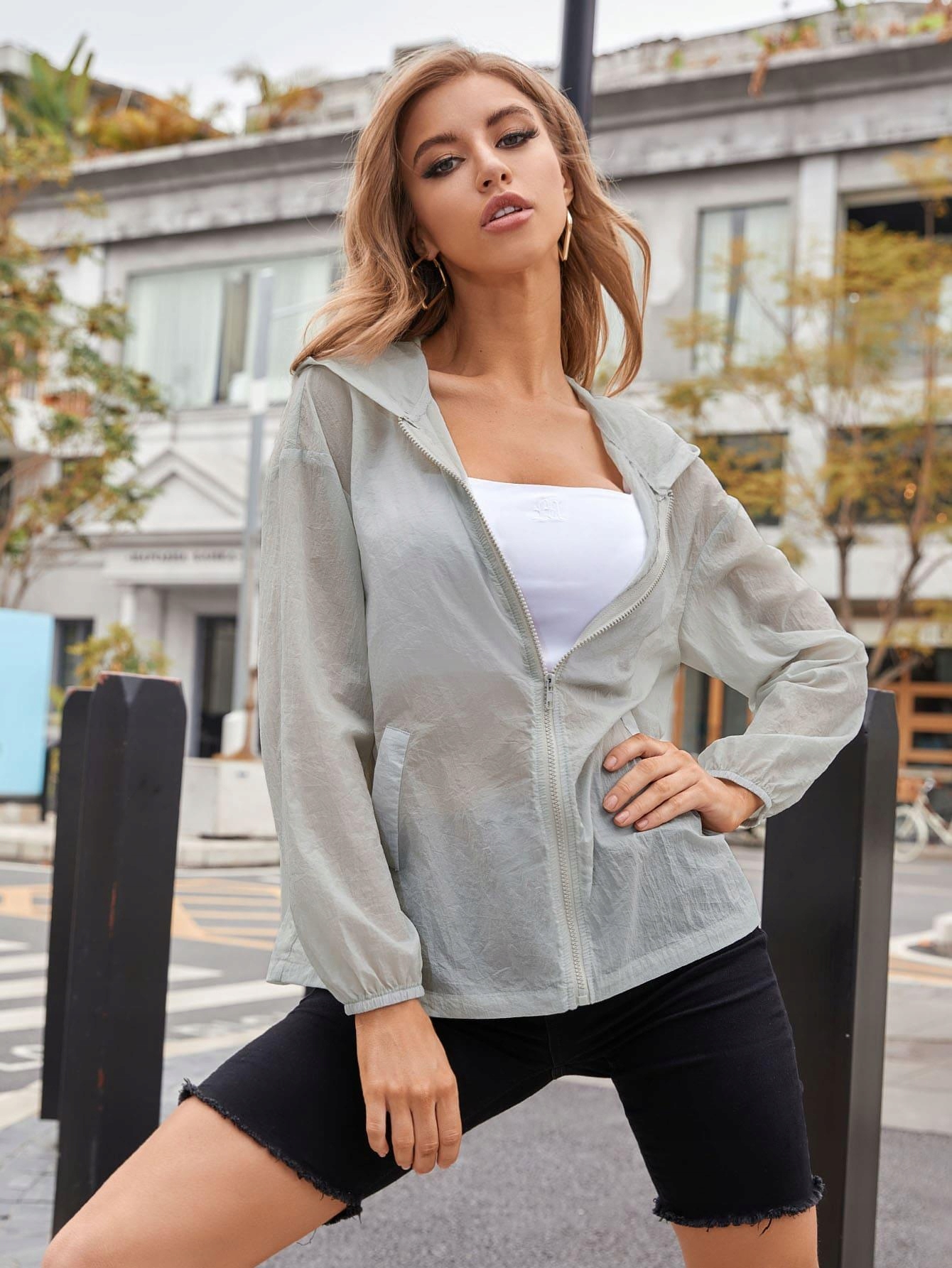 SZARA KURTKA ZAMEK