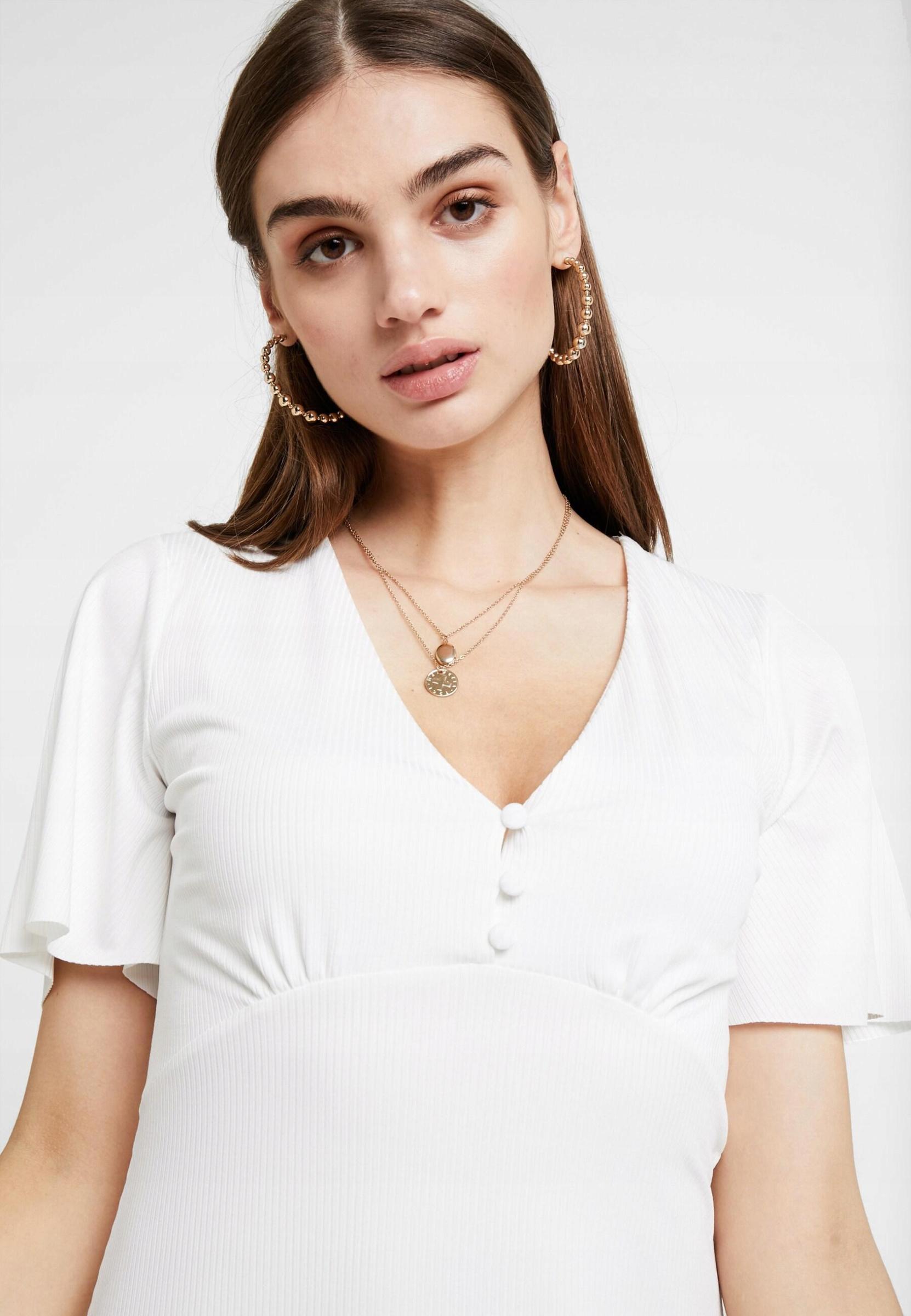 BIAŁA SUKIENKA V-NECK