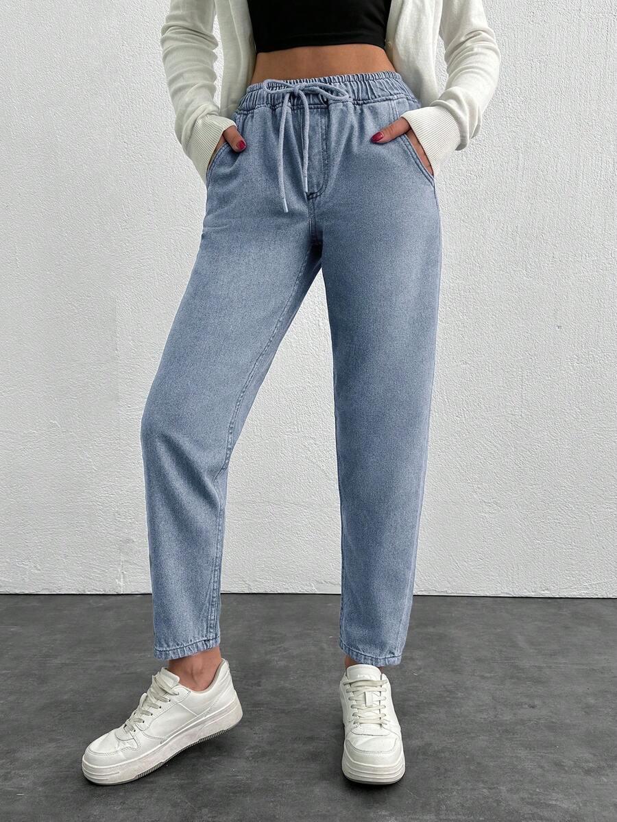 niebieskie spodnie jeans