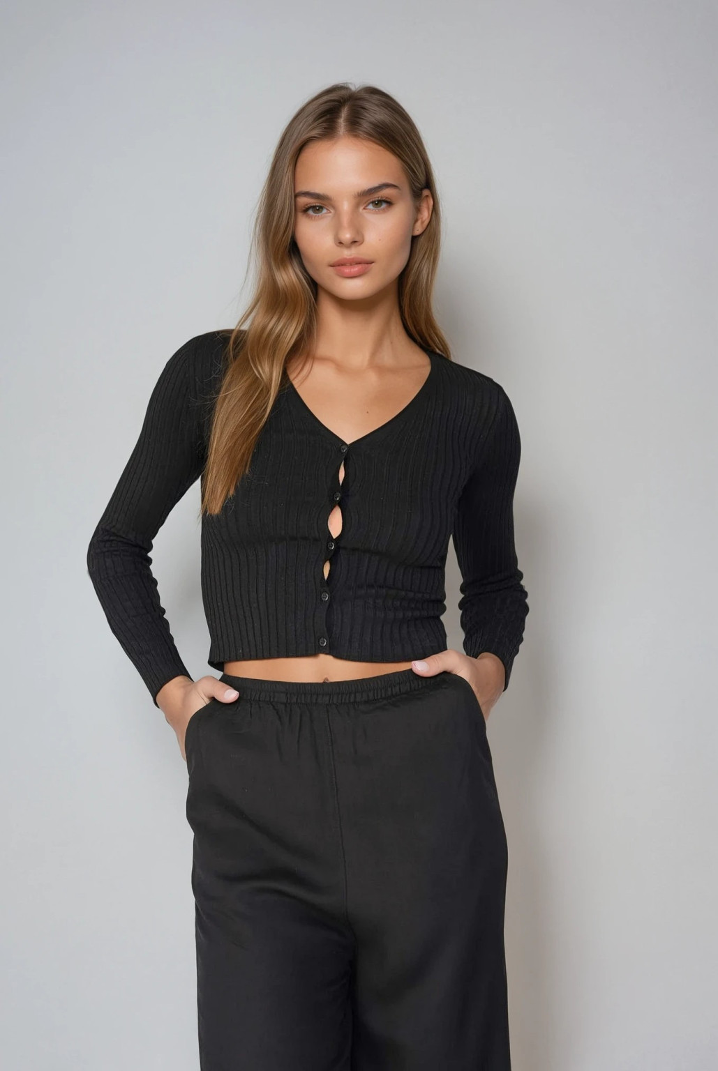 czarny sweter v-neck