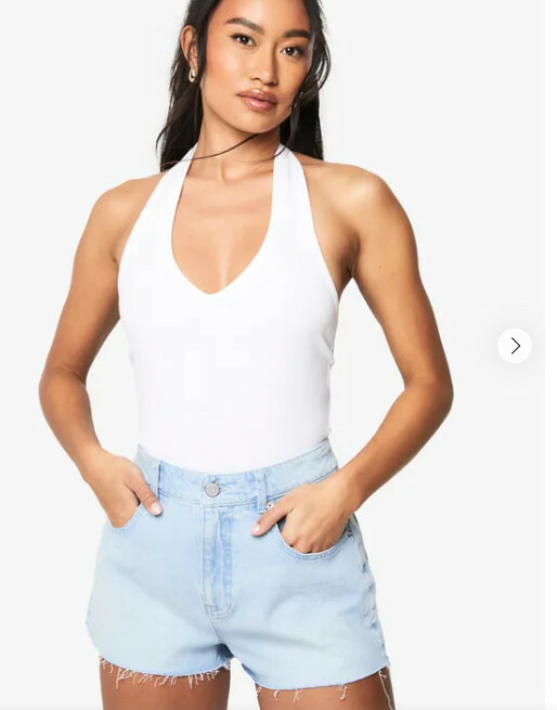 niebieskie spodenki jeans 