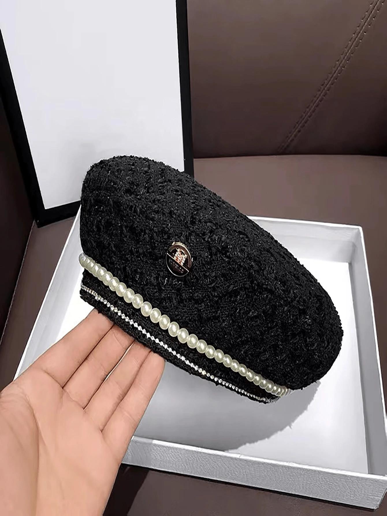 czarny beret zdobienie