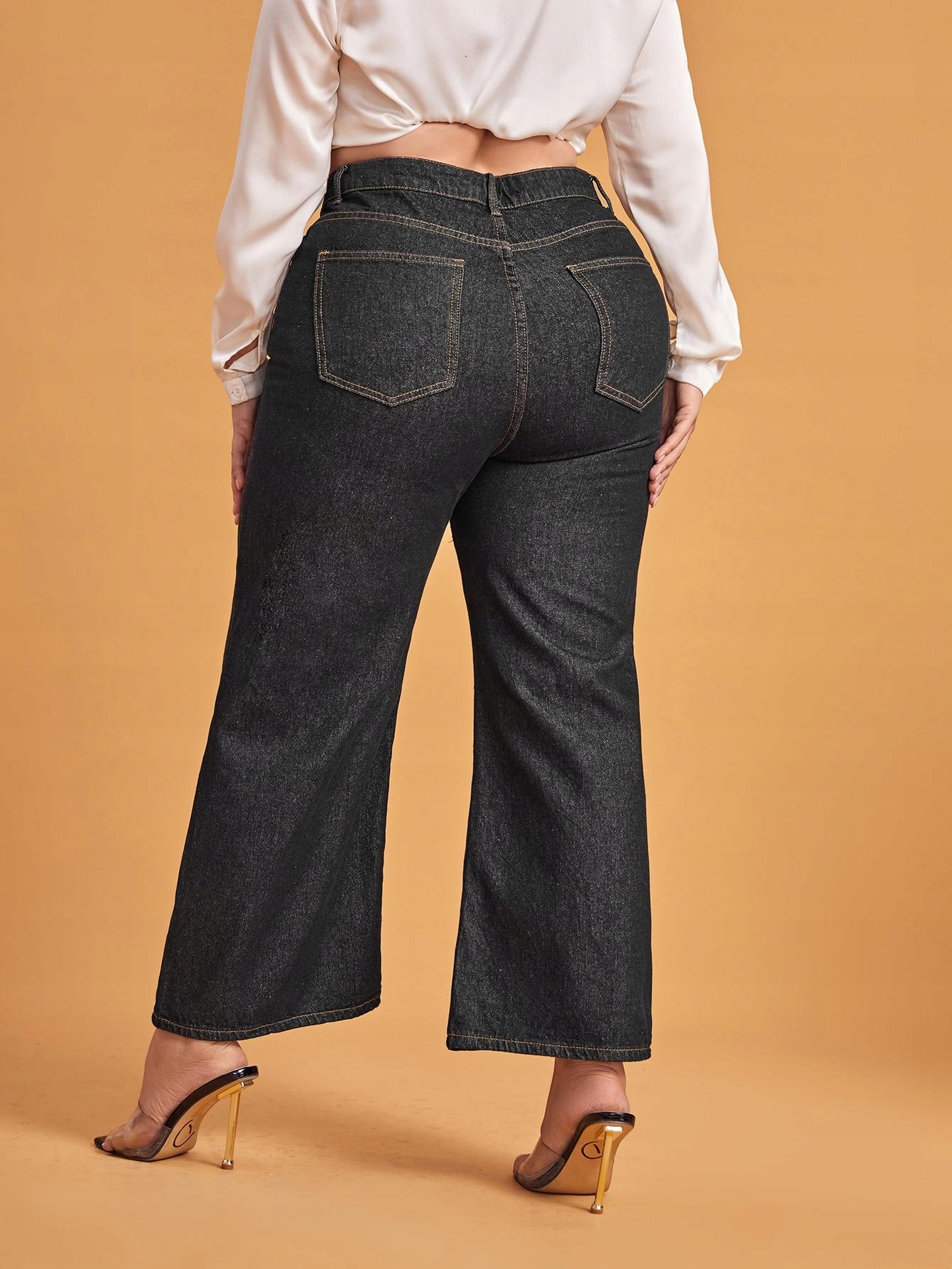 czarne spodnie jeans 