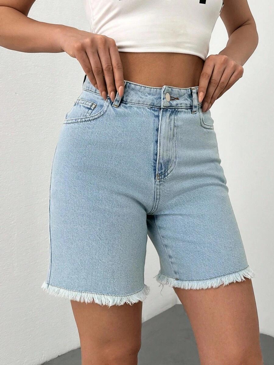 niebieskie spodenki jeans 