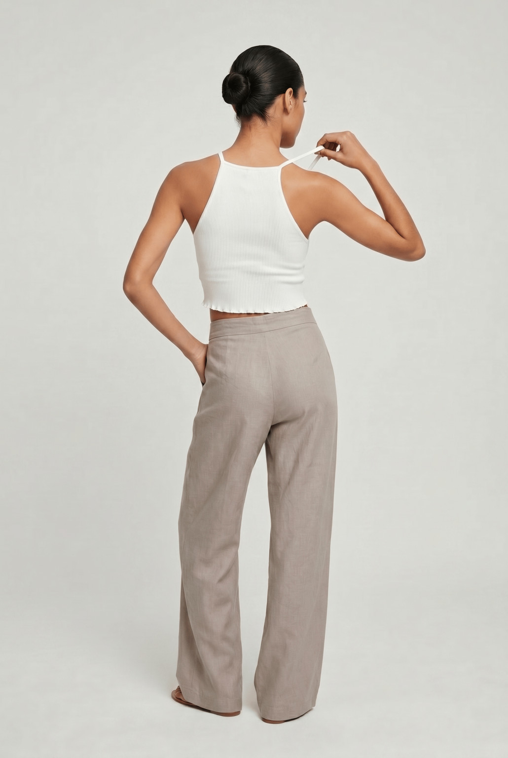 biały crop top prążki