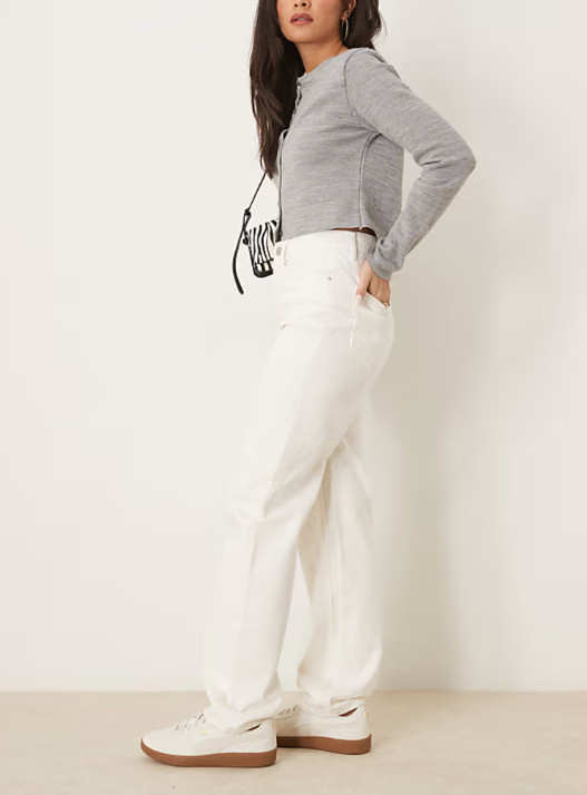 BIAŁE SPODNIE JEANS