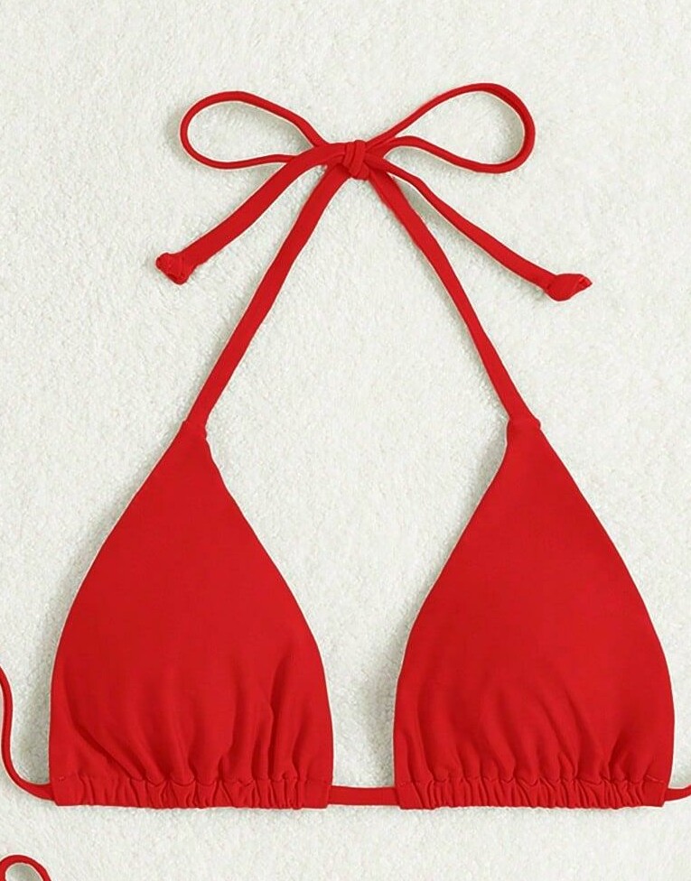 czerwona góra od bikini