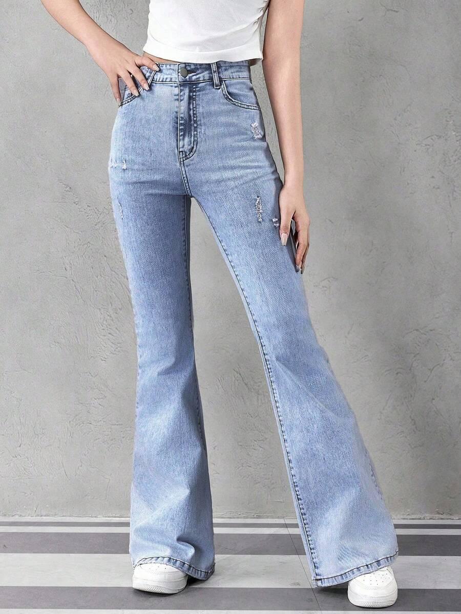 niebieskie spodnie jeans 
