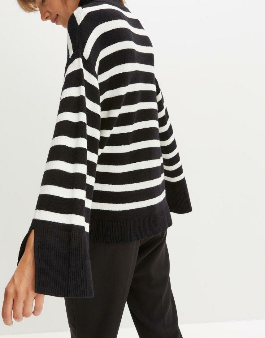 SWETER W PASKI
