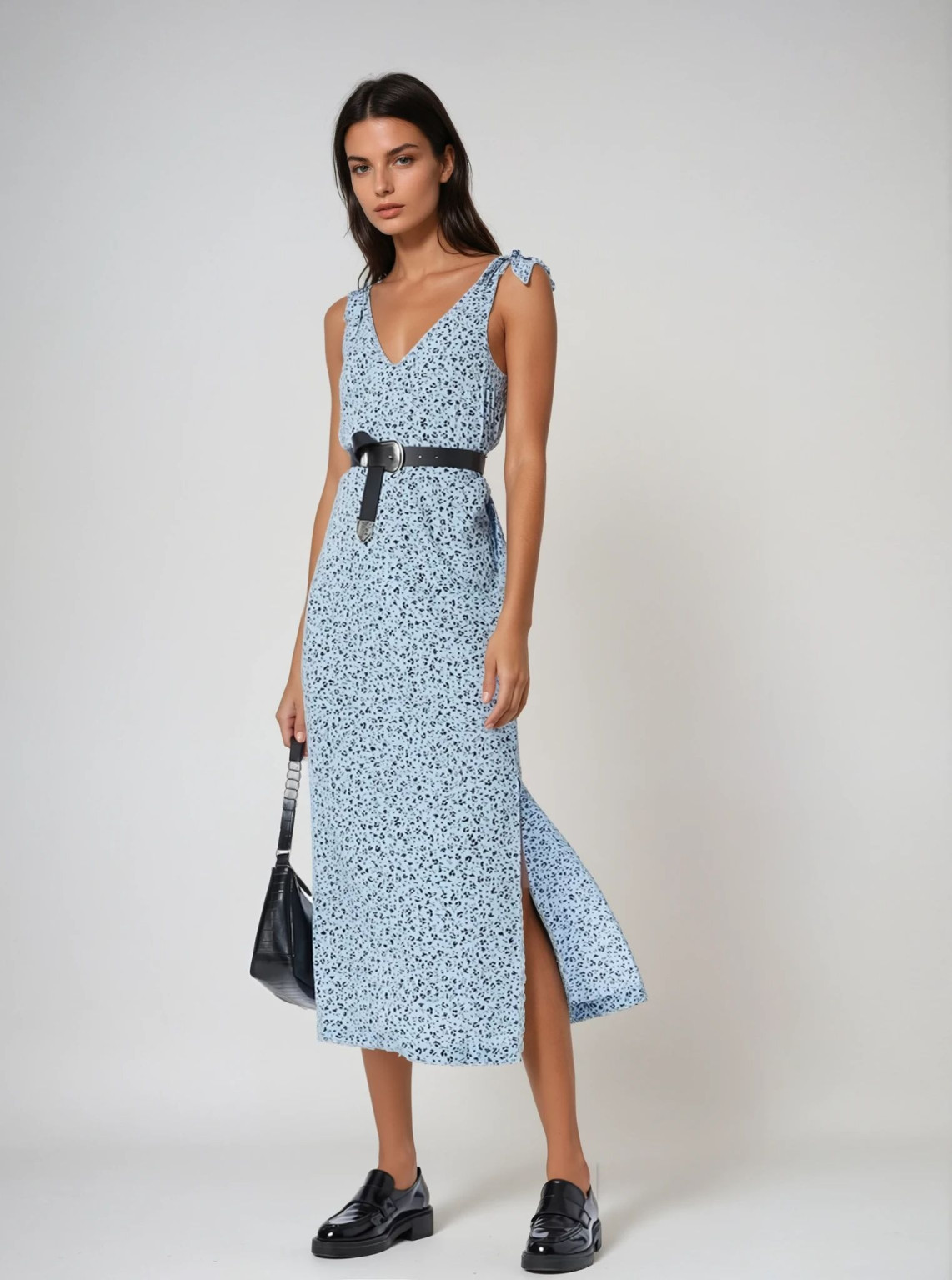 NIEBIESKA SUKIENKA PRINT V-NECK