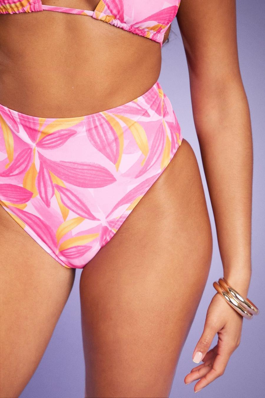 różowy dół od bikini kwiaty