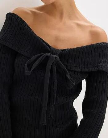 SWETER Z ODKRYTYMI RAMIONAMI