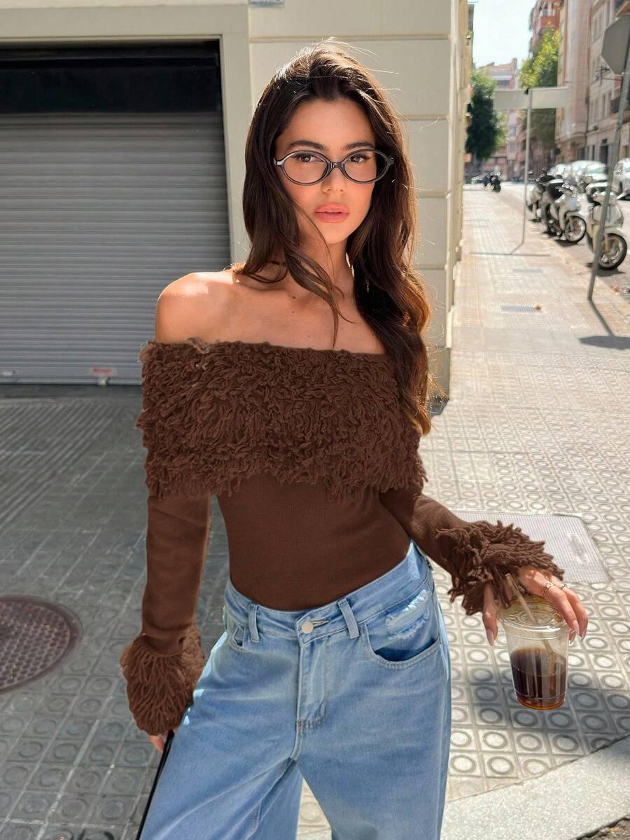 BRĄZOWY SWETER ODKRYTE RAMIONA